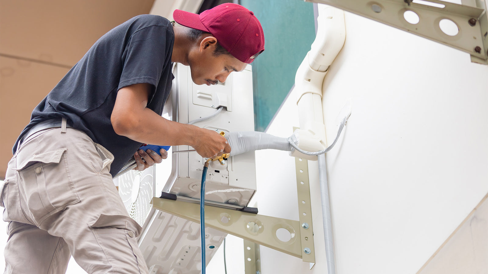 professional-aircon-staff-checking-aircon-pipe-mang-kosme